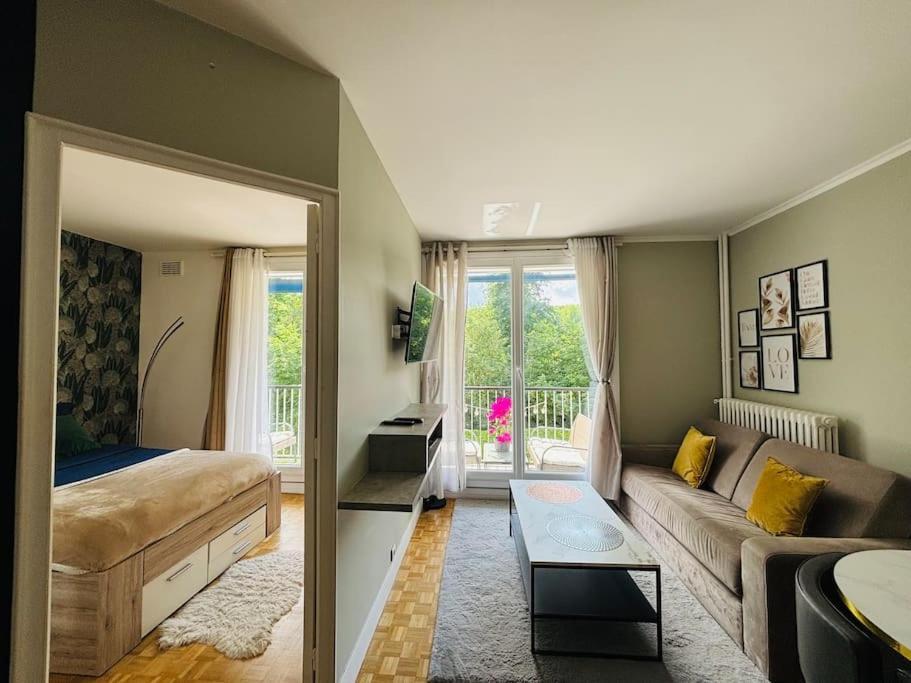 Proche Chateau De Versailles Avec Balcon Vu Sur Une Foret Et Parking Gratuit Pour 5 Personnes Maximum Buitenkant foto
